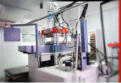 恭賀利勇安又添置了一臺液態(tài)硅膠制品注塑機！